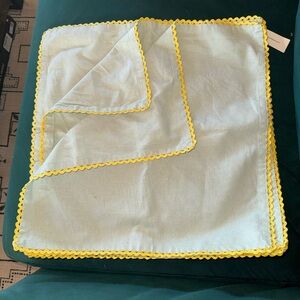 Anthropologie set of 4 napkins with Scalloped Yellow Edge